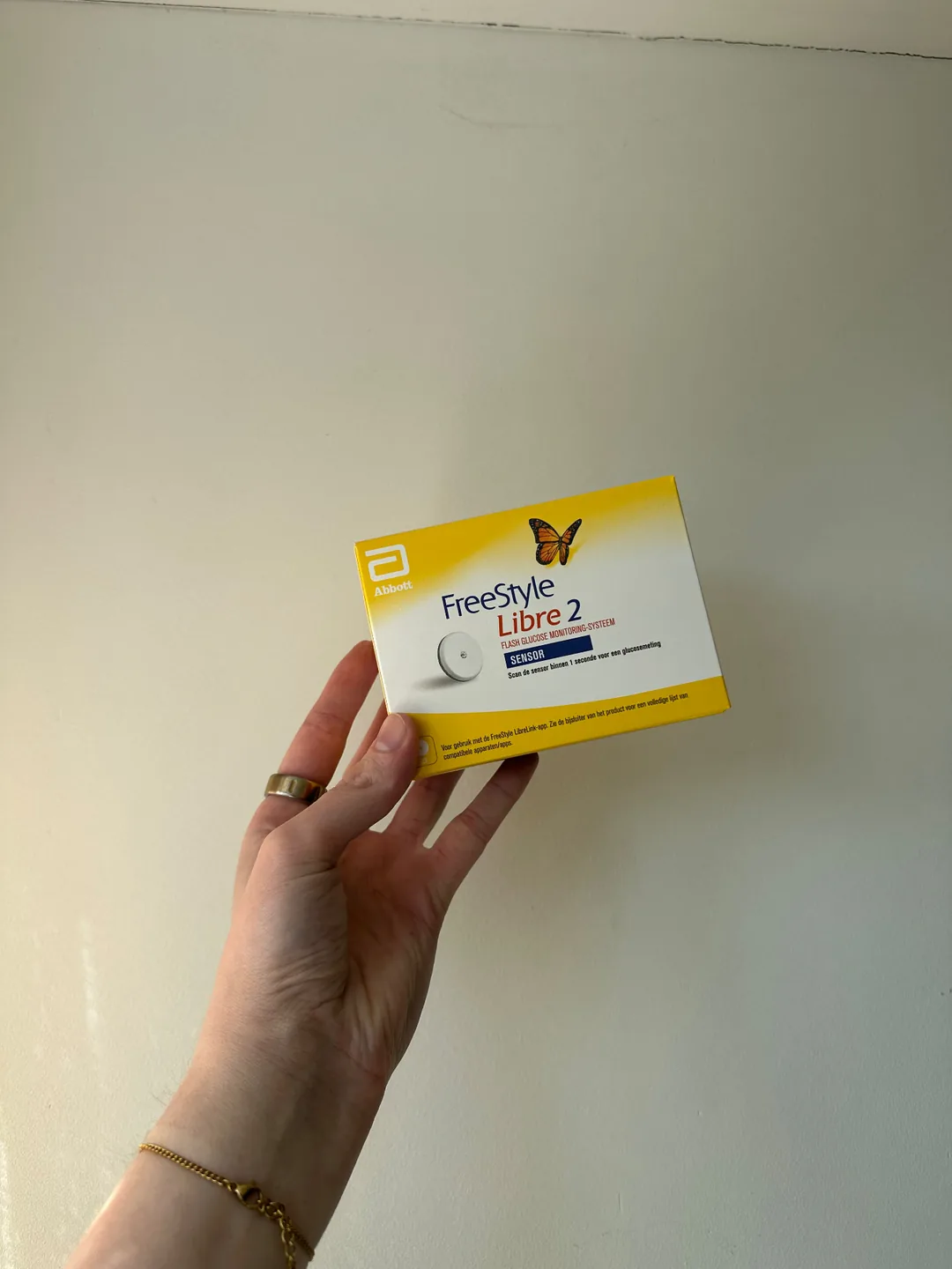 Verpakking van de FreeStyle Libre 2 glucosesensor die tijdens het 1:1 bloedsuikertraject wordt gebruikt