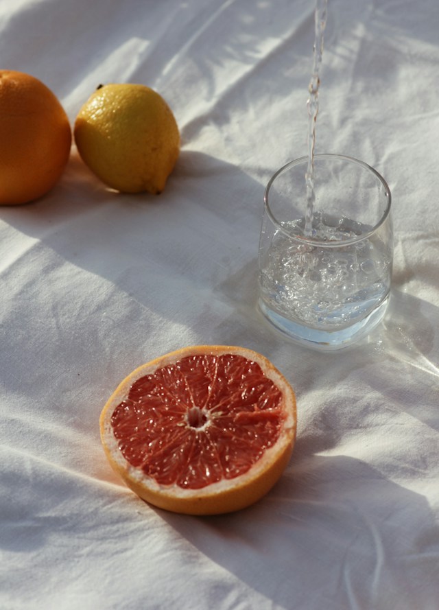 Grapefruit, citroen, sinaasappel en water